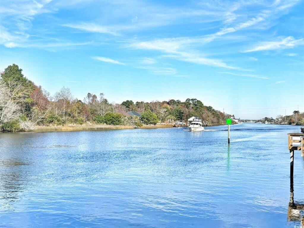 Watch The Yachts Waterway Landing Retreat W Pool Hébergement de vacances Myrtle Beach