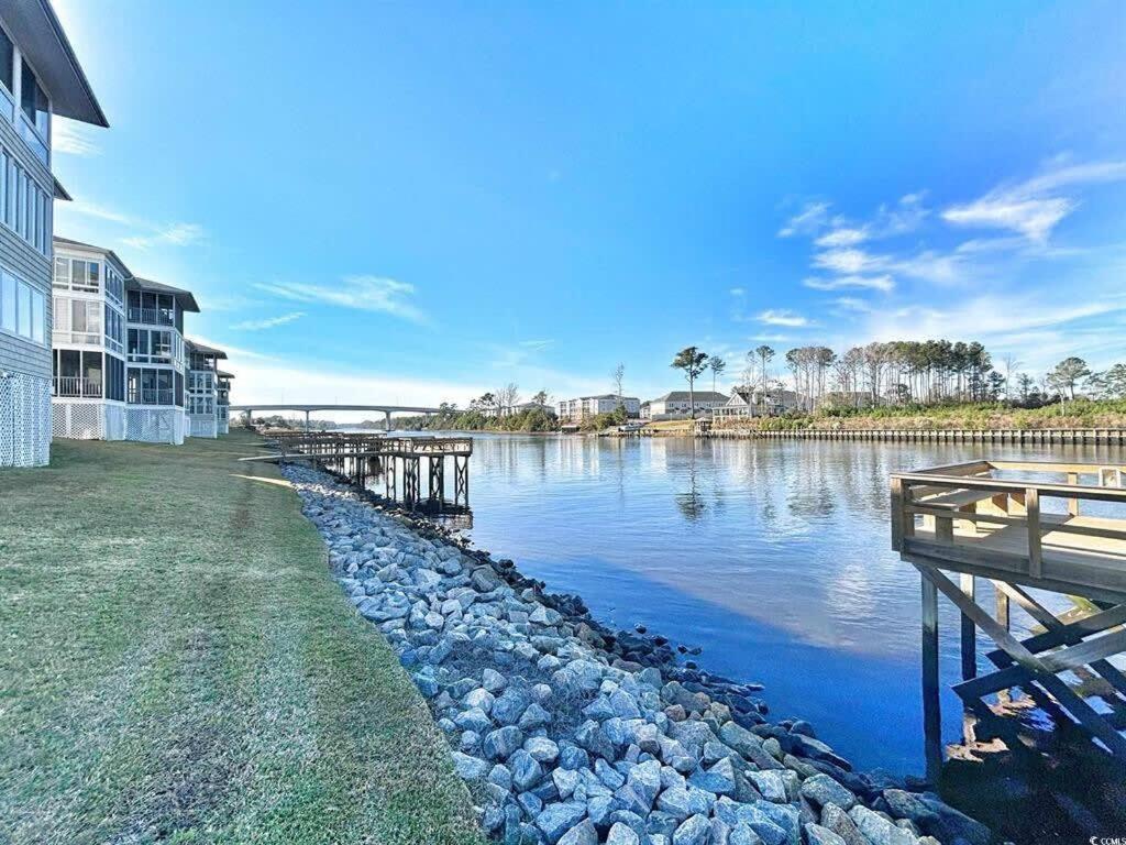 Watch The Yachts Waterway Landing Retreat W Pool Hébergement de vacances