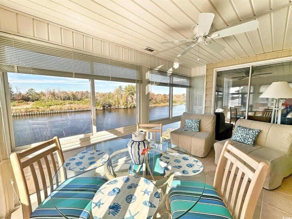 Watch The Yachts Waterway Landing Retreat W Pool Hébergement de vacances
